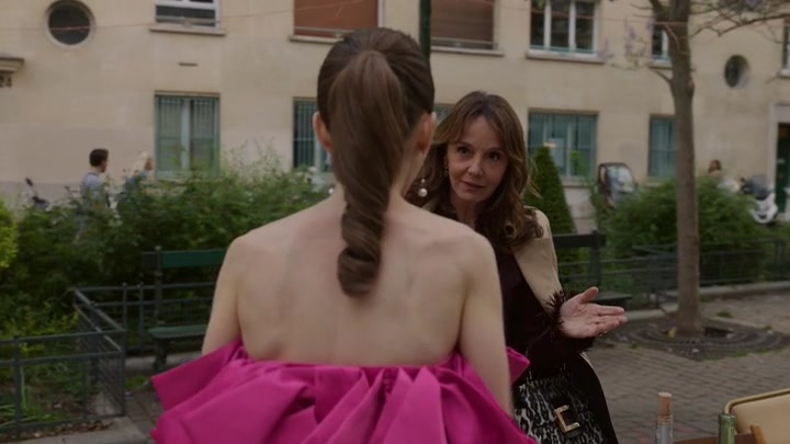 Emily_in_Paris_S02E03_WEBRip_x264-ION10_2017.jpg