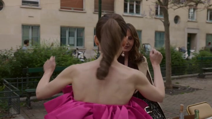 Emily_in_Paris_S02E03_WEBRip_x264-ION10_2018.jpg