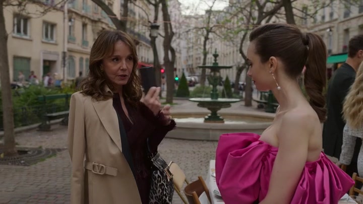 Emily_in_Paris_S02E03_WEBRip_x264-ION10_2029.jpg