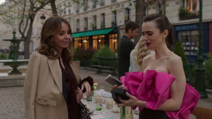 Emily_in_Paris_S02E03_WEBRip_x264-ION10_2048.jpg