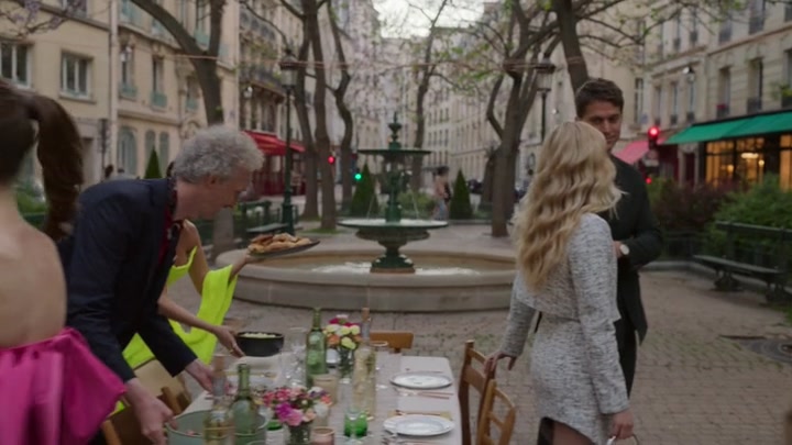 Emily_in_Paris_S02E03_WEBRip_x264-ION10_2060.jpg