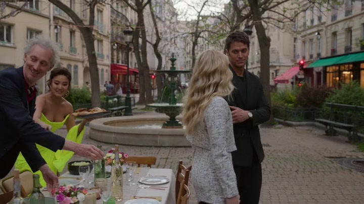 Emily_in_Paris_S02E03_WEBRip_x264-ION10_2062.jpg