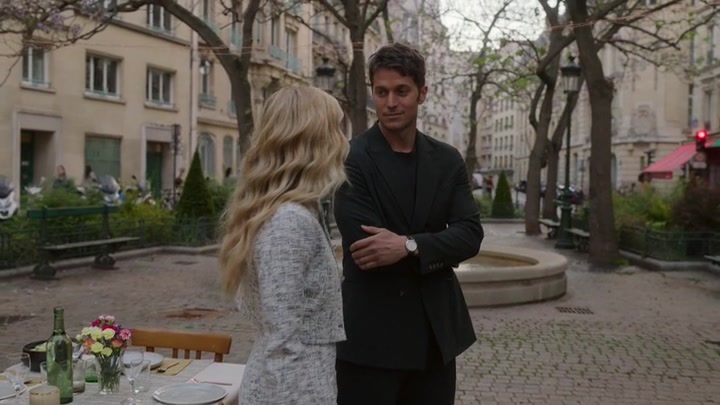 Emily_in_Paris_S02E03_WEBRip_x264-ION10_2067.jpg