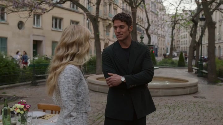 Emily_in_Paris_S02E03_WEBRip_x264-ION10_2070.jpg