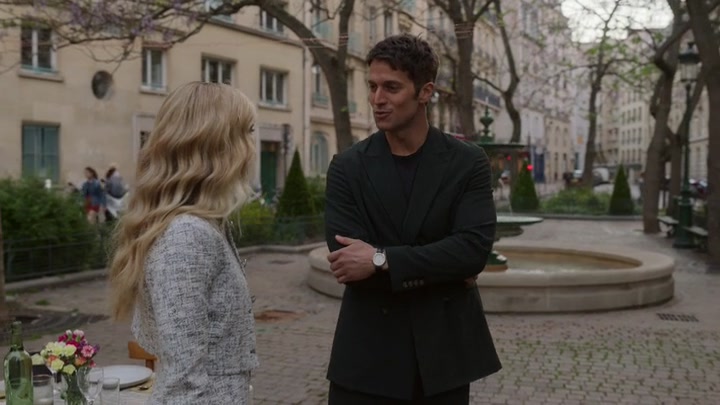 Emily_in_Paris_S02E03_WEBRip_x264-ION10_2071.jpg