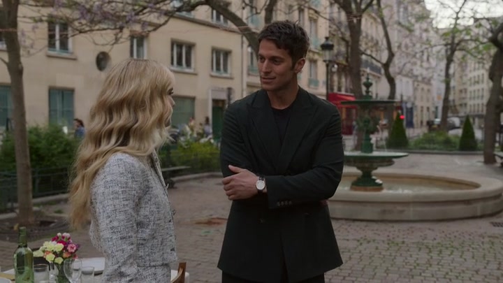 Emily_in_Paris_S02E03_WEBRip_x264-ION10_2072.jpg