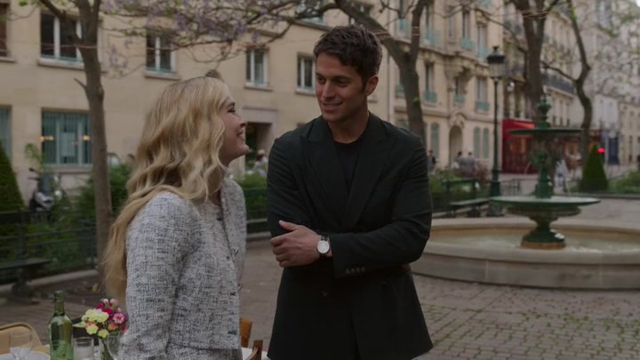 Emily_in_Paris_S02E03_WEBRip_x264-ION10_2074.jpg