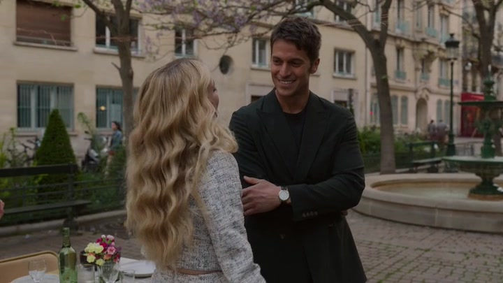 Emily_in_Paris_S02E03_WEBRip_x264-ION10_2076.jpg