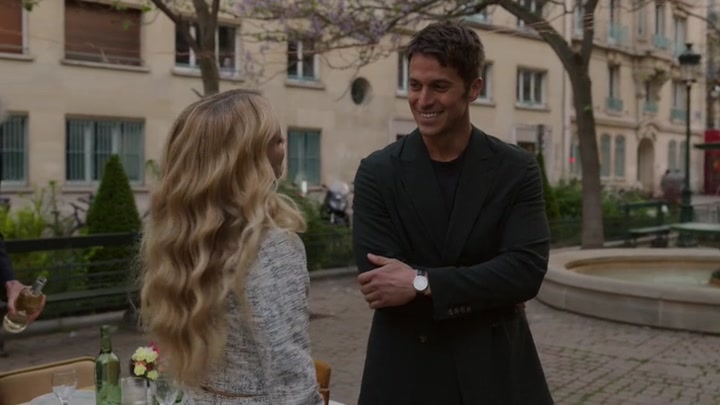 Emily_in_Paris_S02E03_WEBRip_x264-ION10_2077.jpg