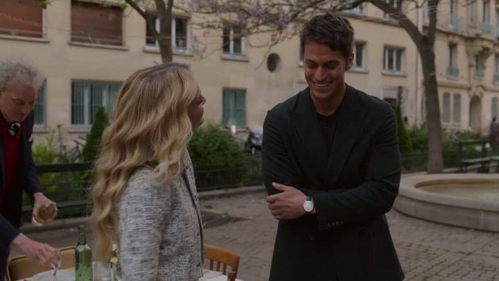 Emily_in_Paris_S02E03_WEBRip_x264-ION10_2078.jpg