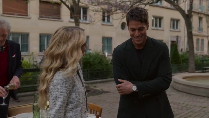 Emily_in_Paris_S02E03_WEBRip_x264-ION10_2079.jpg