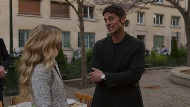 Emily_in_Paris_S02E03_WEBRip_x264-ION10_2081.jpg