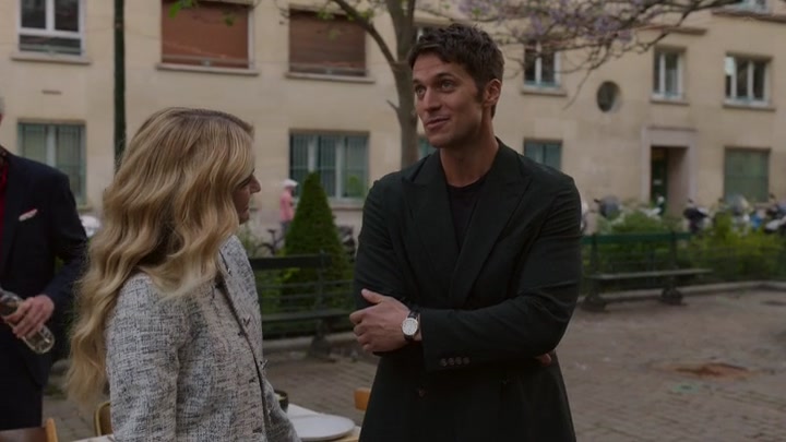 Emily_in_Paris_S02E03_WEBRip_x264-ION10_2083.jpg