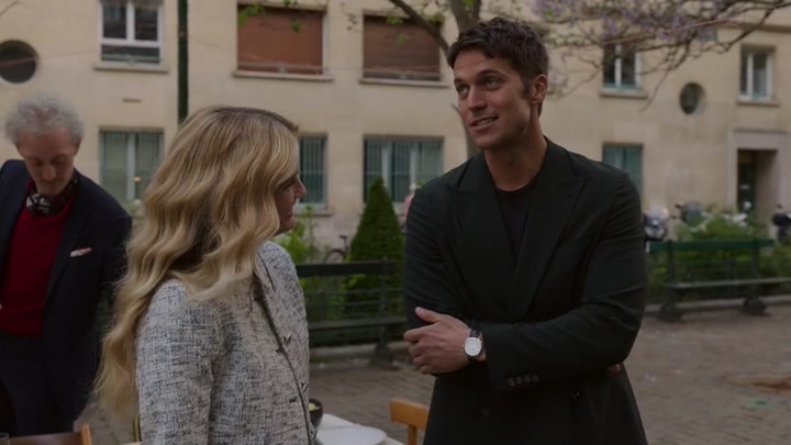 Emily_in_Paris_S02E03_WEBRip_x264-ION10_2085.jpg