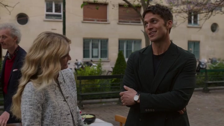 Emily_in_Paris_S02E03_WEBRip_x264-ION10_2087.jpg