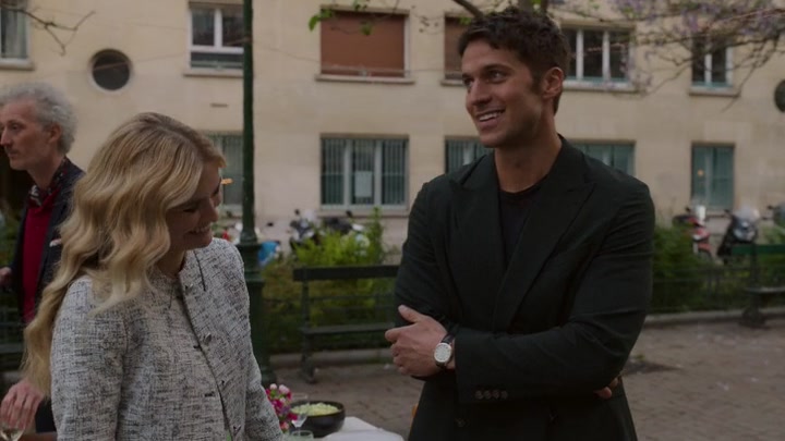 Emily_in_Paris_S02E03_WEBRip_x264-ION10_2088.jpg
