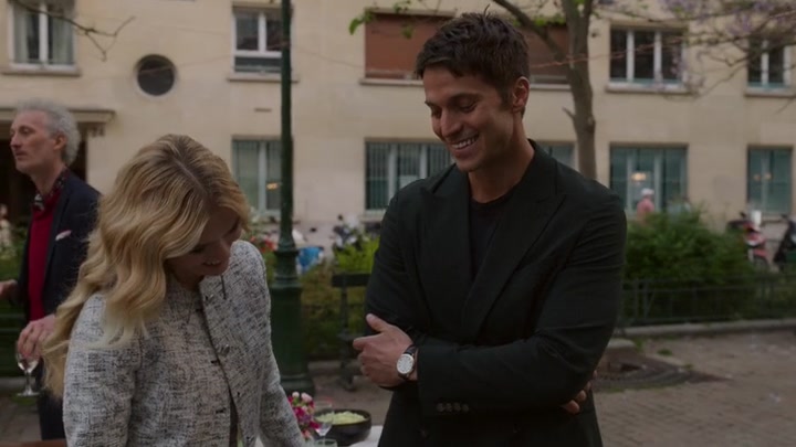 Emily_in_Paris_S02E03_WEBRip_x264-ION10_2089.jpg