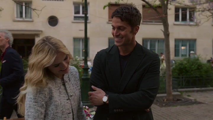 Emily_in_Paris_S02E03_WEBRip_x264-ION10_2090.jpg