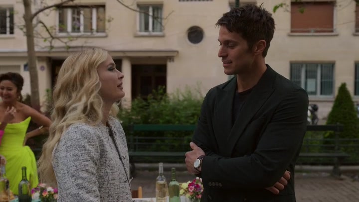 Emily_in_Paris_S02E03_WEBRip_x264-ION10_2096.jpg