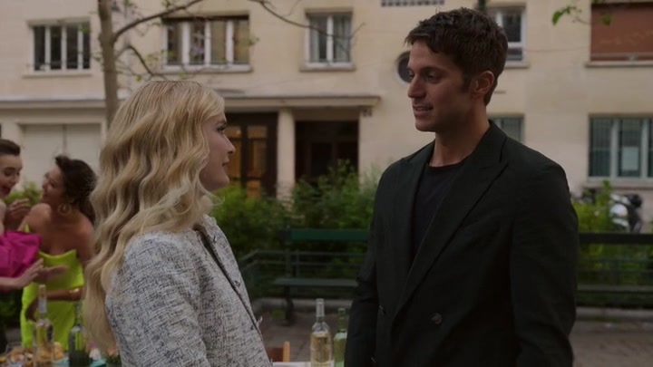 Emily_in_Paris_S02E03_WEBRip_x264-ION10_2098.jpg
