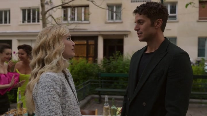 Emily_in_Paris_S02E03_WEBRip_x264-ION10_2099.jpg