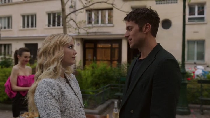 Emily_in_Paris_S02E03_WEBRip_x264-ION10_2102.jpg