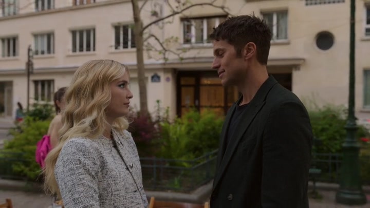Emily_in_Paris_S02E03_WEBRip_x264-ION10_2104.jpg