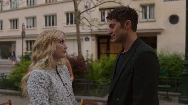 Emily_in_Paris_S02E03_WEBRip_x264-ION10_2105.jpg