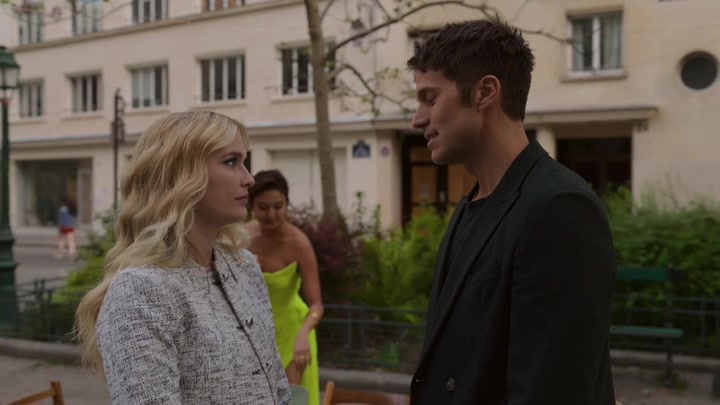Emily_in_Paris_S02E03_WEBRip_x264-ION10_2106.jpg