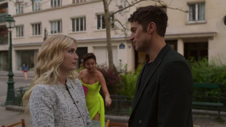 Emily_in_Paris_S02E03_WEBRip_x264-ION10_2107.jpg