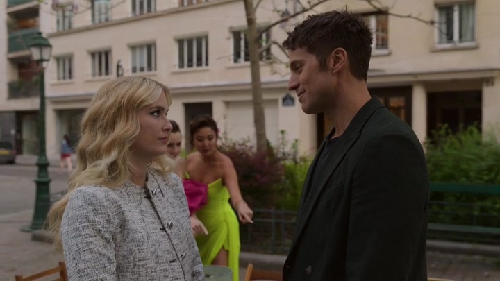 Emily_in_Paris_S02E03_WEBRip_x264-ION10_2108.jpg