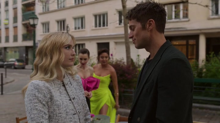 Emily_in_Paris_S02E03_WEBRip_x264-ION10_2110.jpg