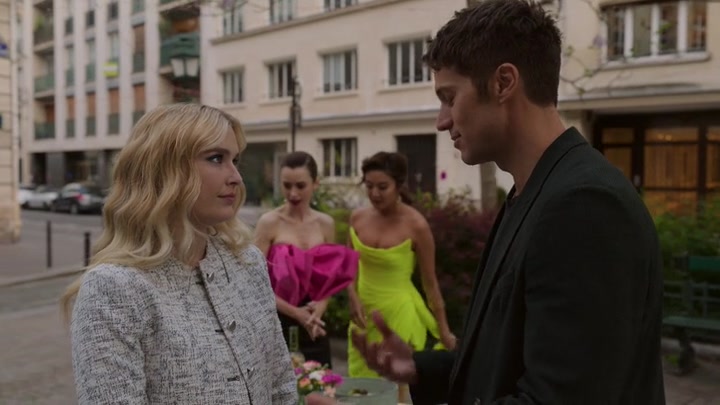 Emily_in_Paris_S02E03_WEBRip_x264-ION10_2113.jpg