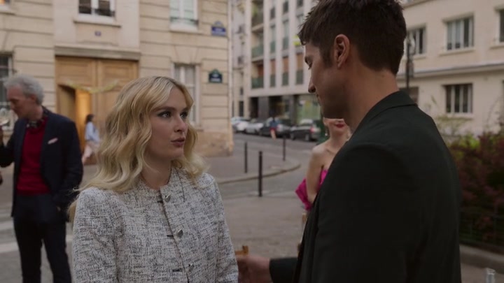 Emily_in_Paris_S02E03_WEBRip_x264-ION10_2123.jpg
