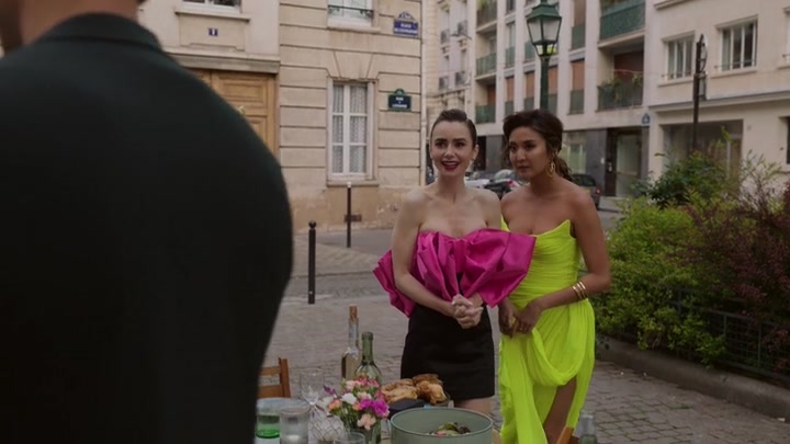 Emily_in_Paris_S02E03_WEBRip_x264-ION10_2131.jpg