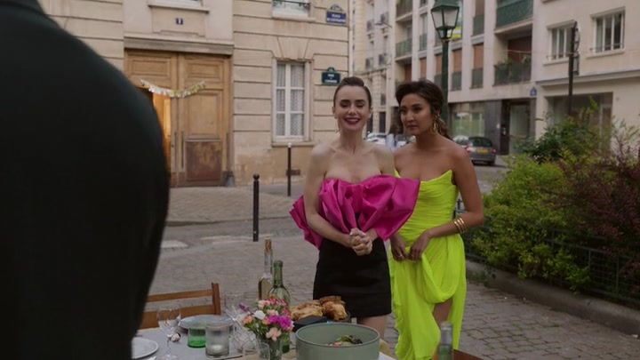 Emily_in_Paris_S02E03_WEBRip_x264-ION10_2132.jpg