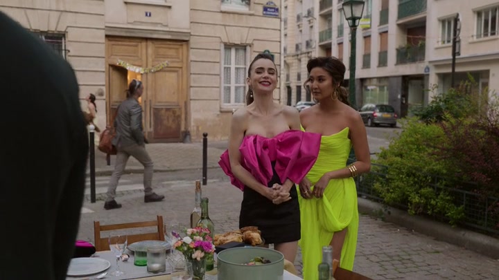 Emily_in_Paris_S02E03_WEBRip_x264-ION10_2133.jpg