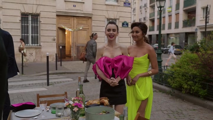 Emily_in_Paris_S02E03_WEBRip_x264-ION10_2135.jpg