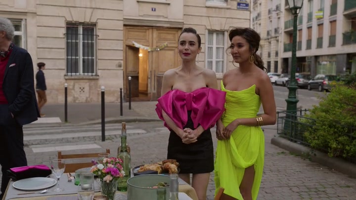Emily_in_Paris_S02E03_WEBRip_x264-ION10_2138.jpg