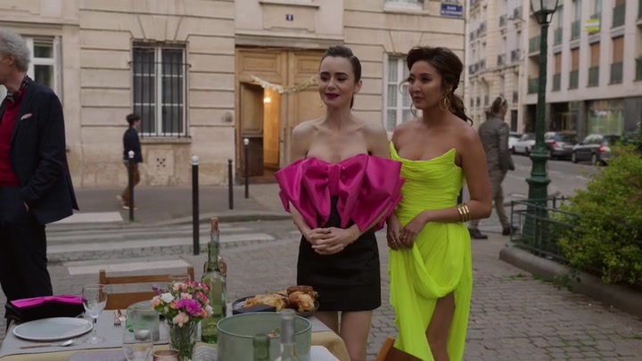 Emily_in_Paris_S02E03_WEBRip_x264-ION10_2139.jpg