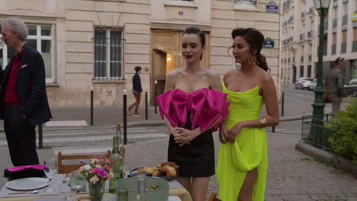 Emily_in_Paris_S02E03_WEBRip_x264-ION10_2141.jpg
