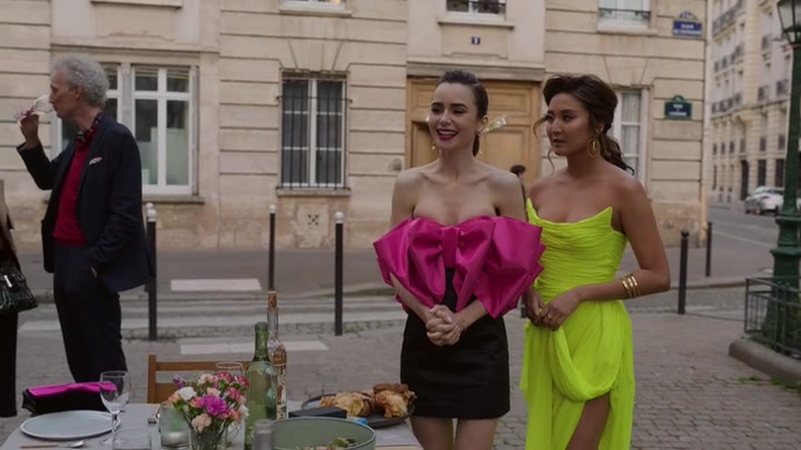 Emily_in_Paris_S02E03_WEBRip_x264-ION10_2144.jpg