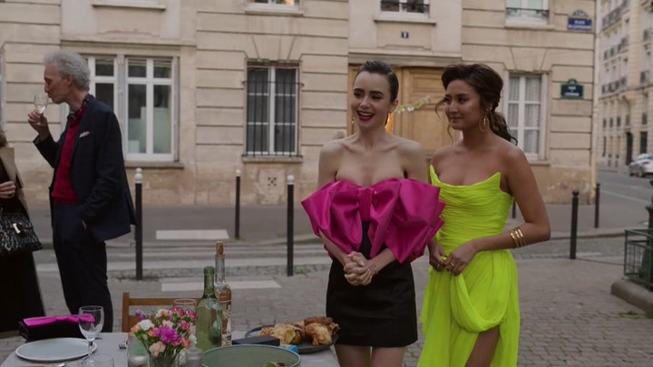 Emily_in_Paris_S02E03_WEBRip_x264-ION10_2145.jpg