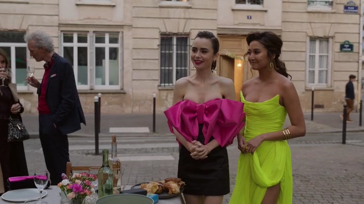 Emily_in_Paris_S02E03_WEBRip_x264-ION10_2148.jpg