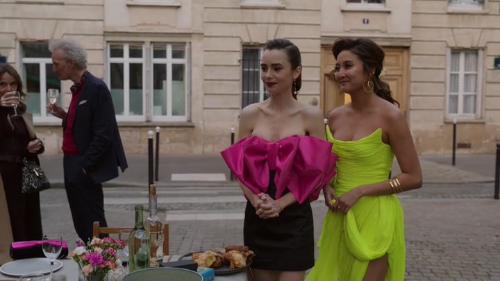 Emily_in_Paris_S02E03_WEBRip_x264-ION10_2150.jpg