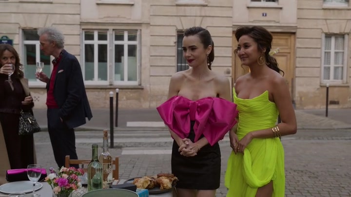 Emily_in_Paris_S02E03_WEBRip_x264-ION10_2151.jpg