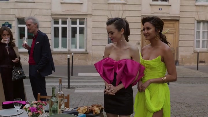 Emily_in_Paris_S02E03_WEBRip_x264-ION10_2152.jpg