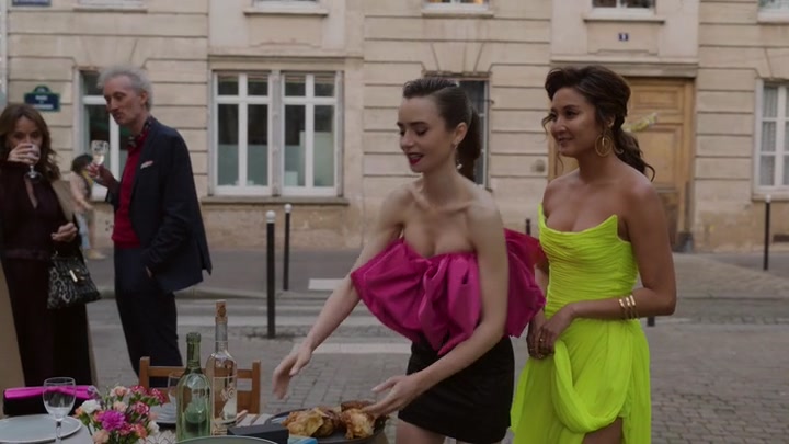Emily_in_Paris_S02E03_WEBRip_x264-ION10_2153.jpg