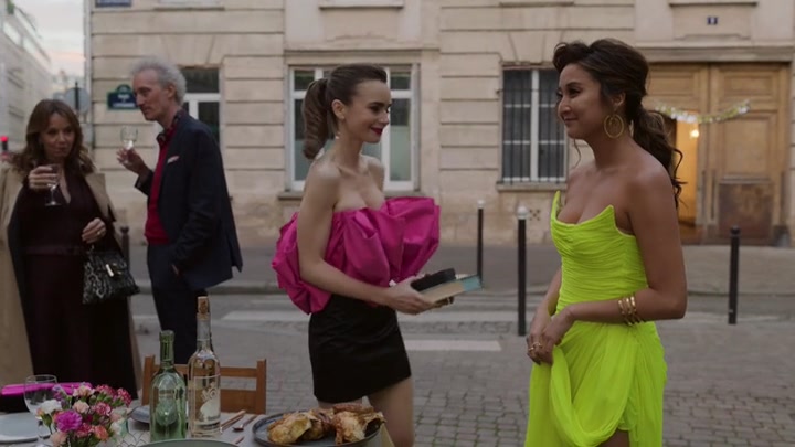 Emily_in_Paris_S02E03_WEBRip_x264-ION10_2157.jpg