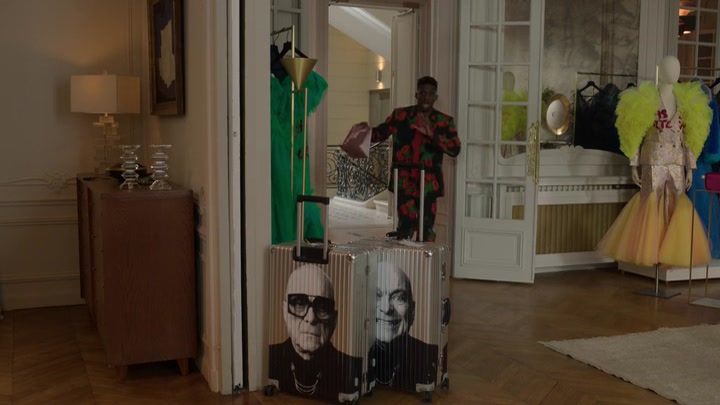 Emily_in_Paris_S02E03_WEBRip_x264-ION10_2165.jpg